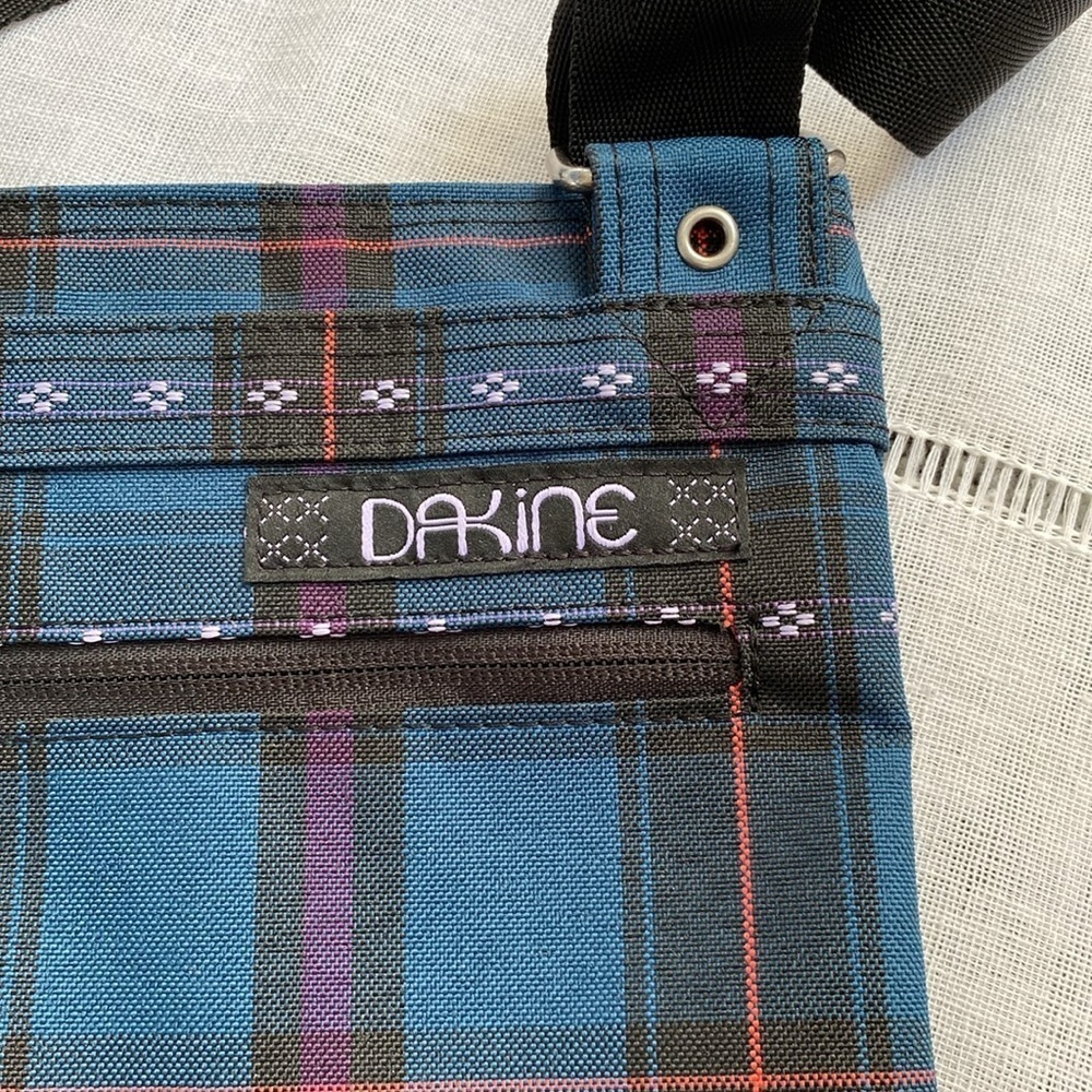 Dakine NWOT plaid crossbody bag. - Picture 4 of 8